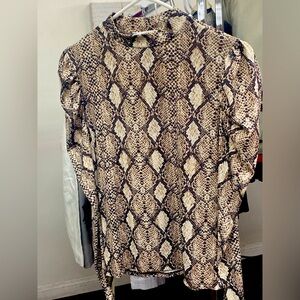 Snakeskin print mock-neck puff sleeves blouse